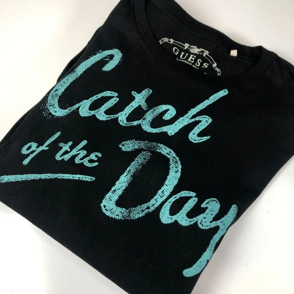 GUESS Catch‎ of the Day Black T-Shirt Size S - Picture 2 of 9